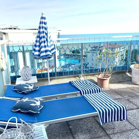 Stylish Penthouse With Amazing Roof Deck Lägenhet Bibione